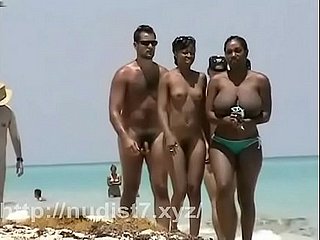 Frank telanjang nudist remaja pantat di pantai publik