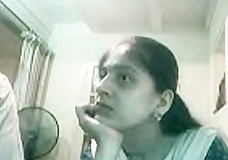 Lucknow Paki Mädchen saugt 4 Zoll Indian Muslim Paki Locate auf Webcam