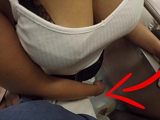 Big Tits ile bilinmeyen Sarışın Milf, metroda sikime dokunmaya başladı! Bu giyinik seks denir mi?