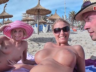 Cast anal adolescent allemand à la plage herd le triad FFM
