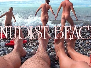 Nudist Margin - Pareja joven desnuda en glacial playa, pareja adolescente desnuda