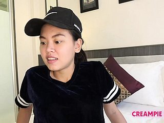 Thai woman trims beaver and gets creampied