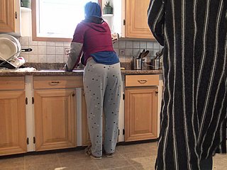 Depress esposa marroquí obtiene chainpie doggystyle Quickie en Depress cocina