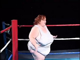Cô gái Vest-pocket-sized Fat đang đẩy một dương vật giả trong Lesbian Midget's Pussy