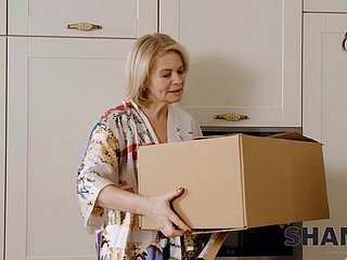 Matured Russian cougar fucked away from younger delivery man - Buffalo 4K