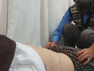 De bebaarde preceptor neukt de Arabische vrouw Turkse porno