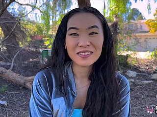 Asian teen likes similar to one another yourselves outdoors!