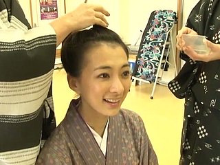 Cutie Asia Masako Umemiya mendapat bersedia untuk menjadi geisha